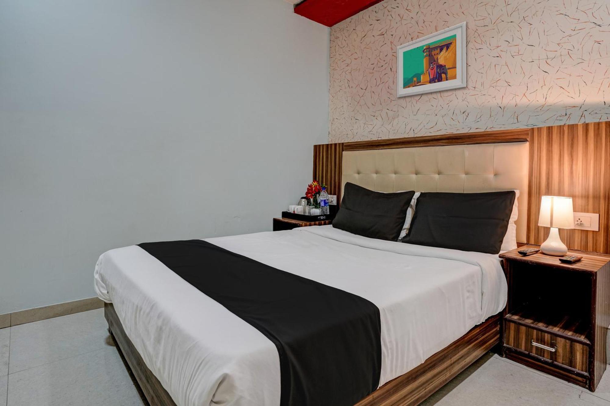 Oyo Hotel Blue Sapphire Residency Near Chhatrapati Shivaji International Airport 뭄바이 외부 사진