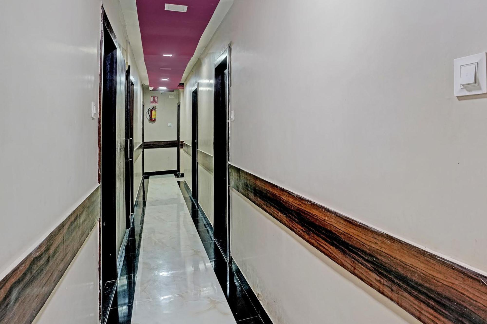 Oyo Hotel Blue Sapphire Residency Near Chhatrapati Shivaji International Airport 뭄바이 외부 사진