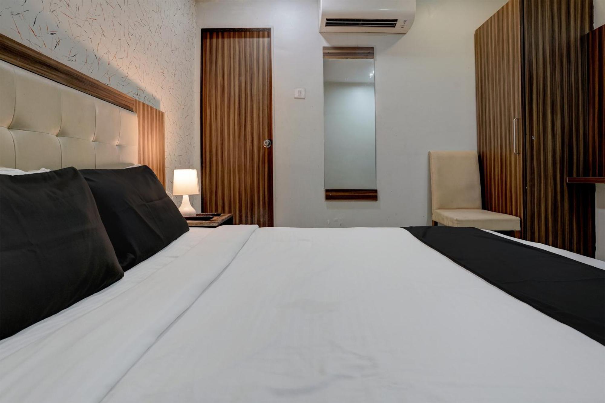 Oyo Hotel Blue Sapphire Residency Near Chhatrapati Shivaji International Airport 뭄바이 외부 사진