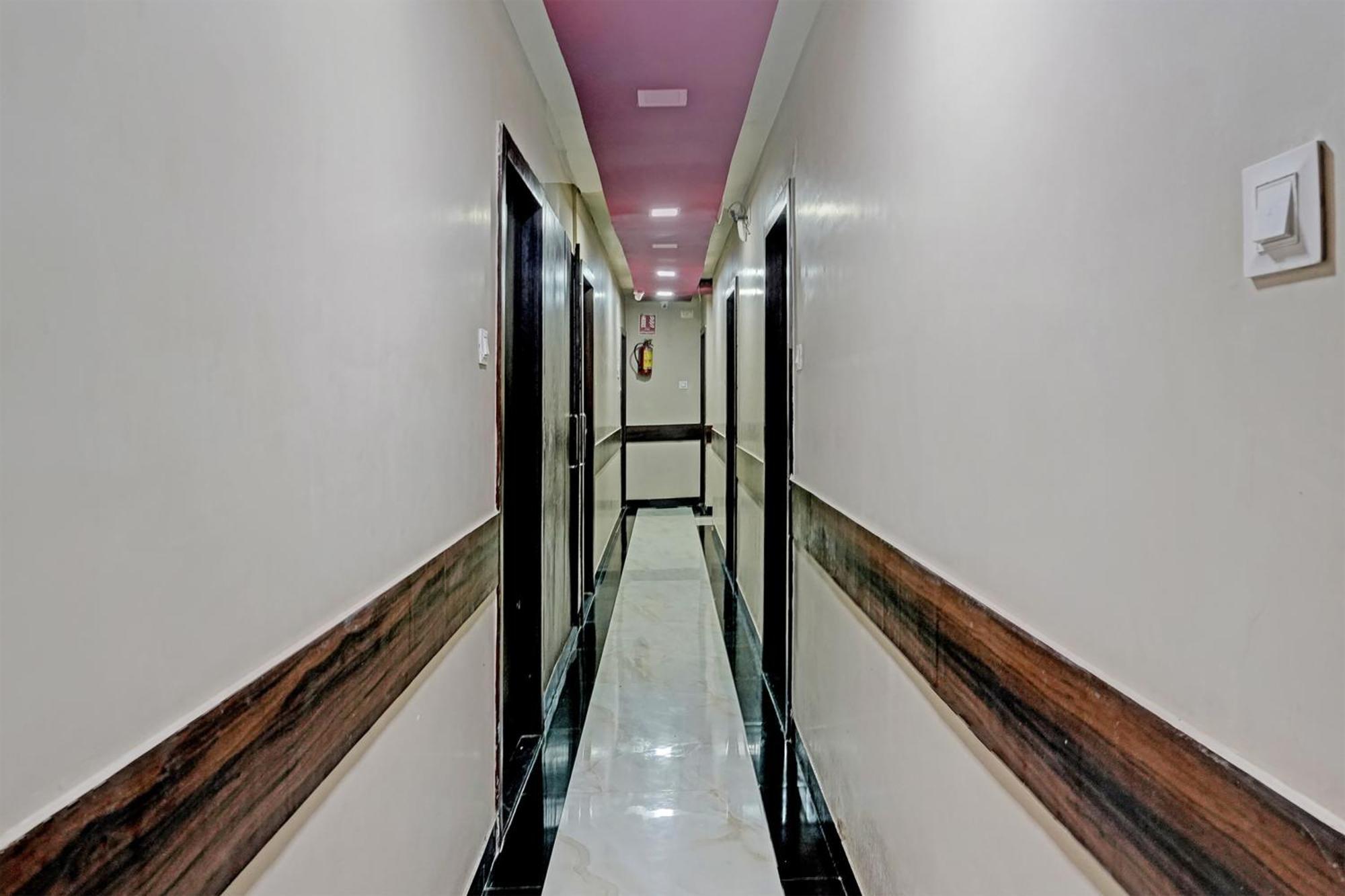 Oyo Hotel Blue Sapphire Residency Near Chhatrapati Shivaji International Airport 뭄바이 외부 사진