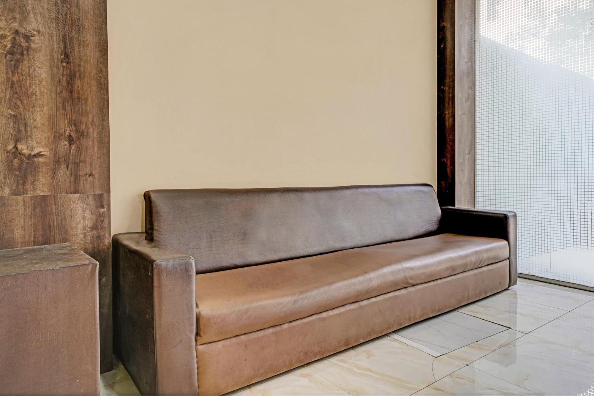 Oyo Hotel Blue Sapphire Residency Near Chhatrapati Shivaji International Airport 뭄바이 외부 사진