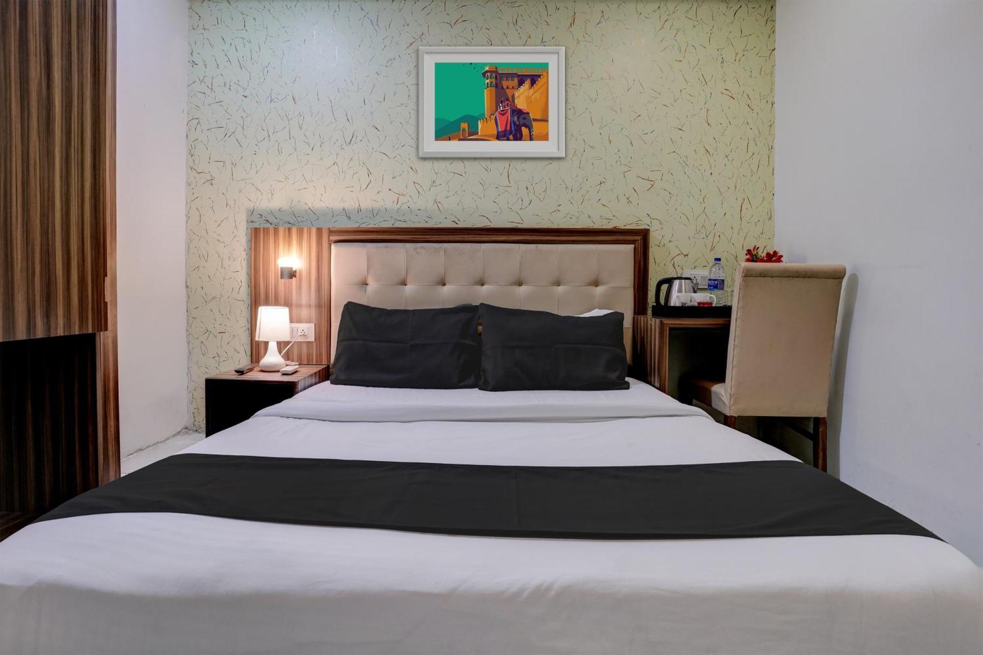 Oyo Hotel Blue Sapphire Residency Near Chhatrapati Shivaji International Airport 뭄바이 외부 사진
