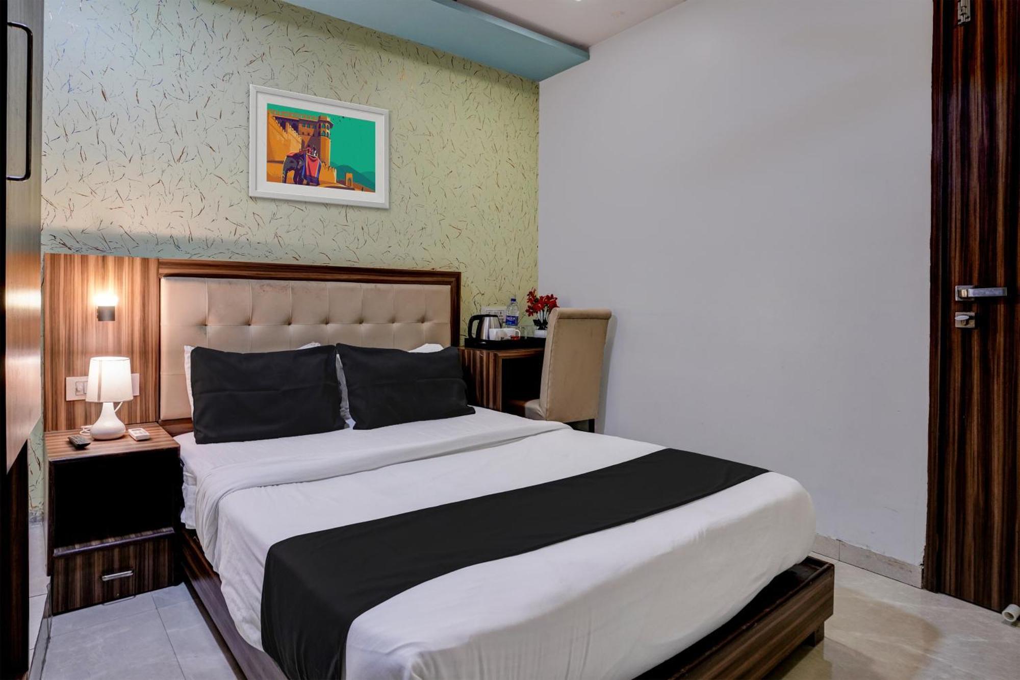 Oyo Hotel Blue Sapphire Residency Near Chhatrapati Shivaji International Airport 뭄바이 외부 사진