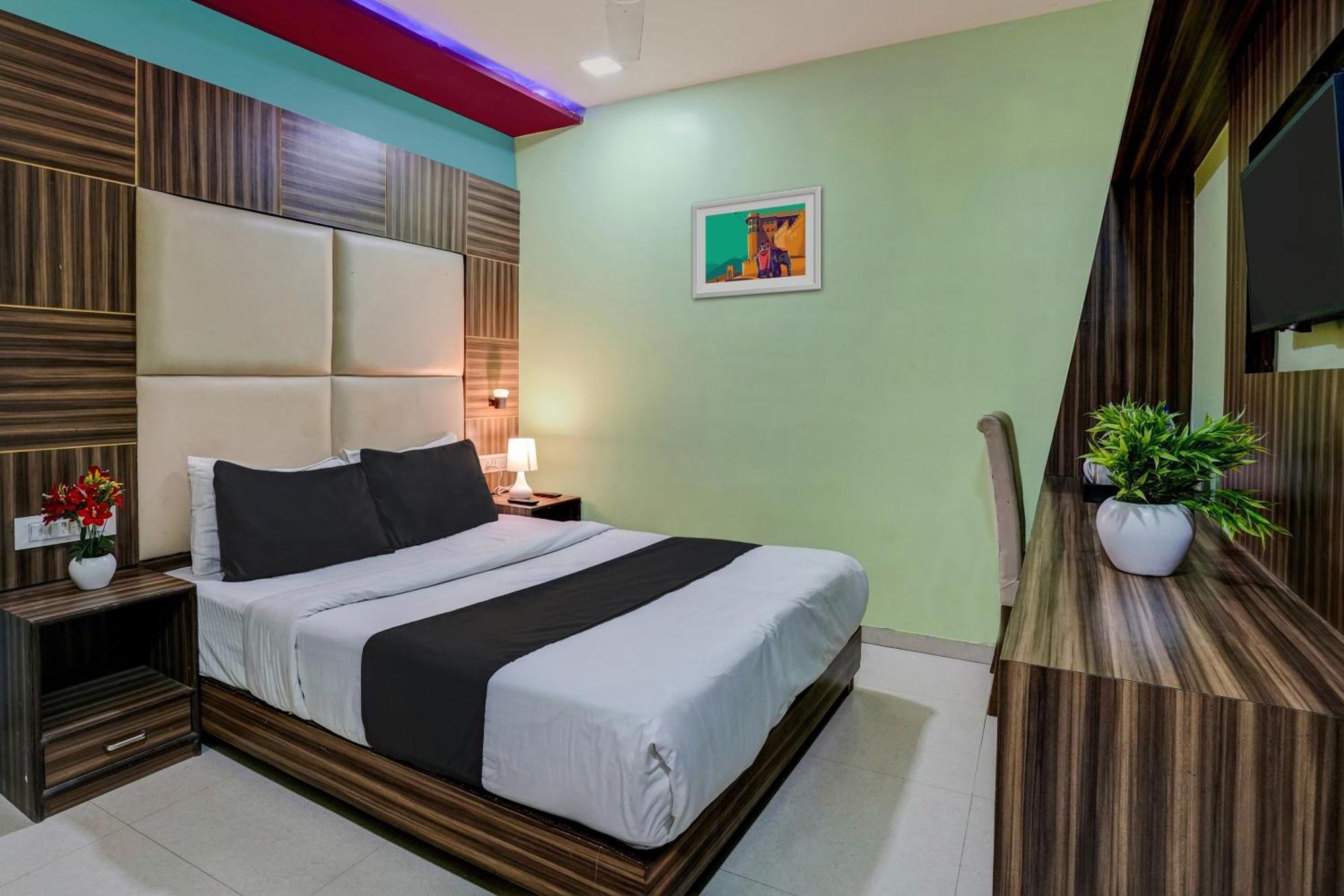 Oyo Hotel Blue Sapphire Residency Near Chhatrapati Shivaji International Airport 뭄바이 외부 사진