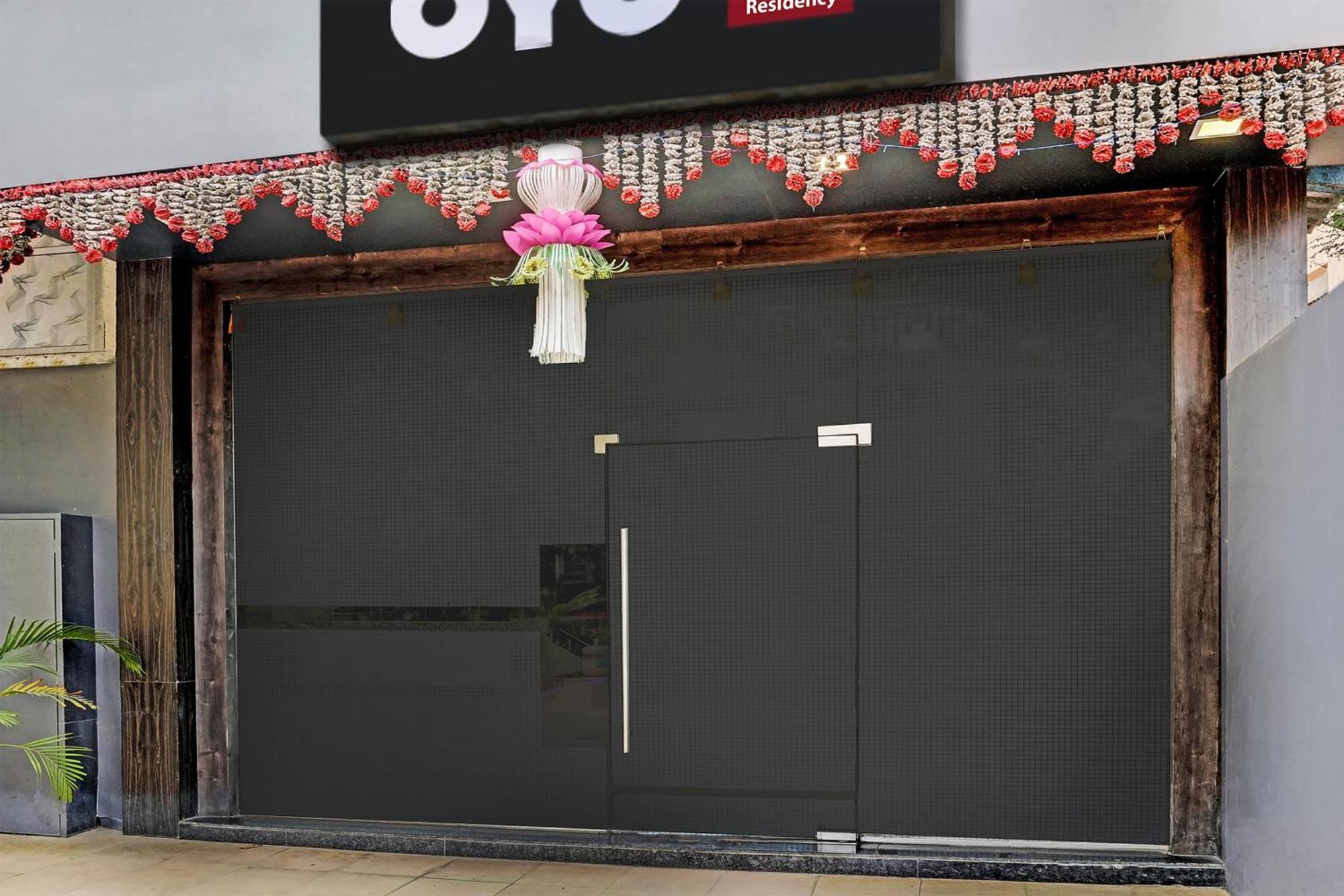Oyo Hotel Blue Sapphire Residency Near Chhatrapati Shivaji International Airport 뭄바이 외부 사진