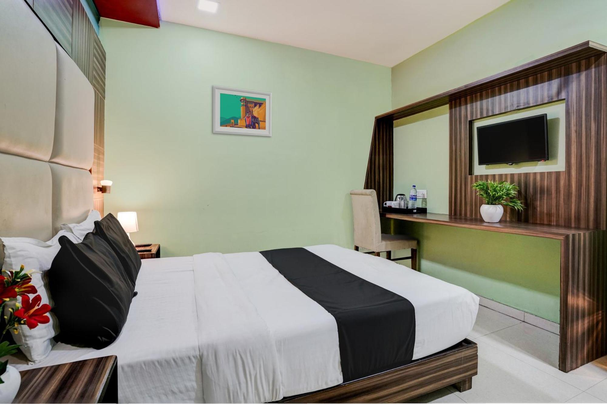 Oyo Hotel Blue Sapphire Residency Near Chhatrapati Shivaji International Airport 뭄바이 외부 사진
