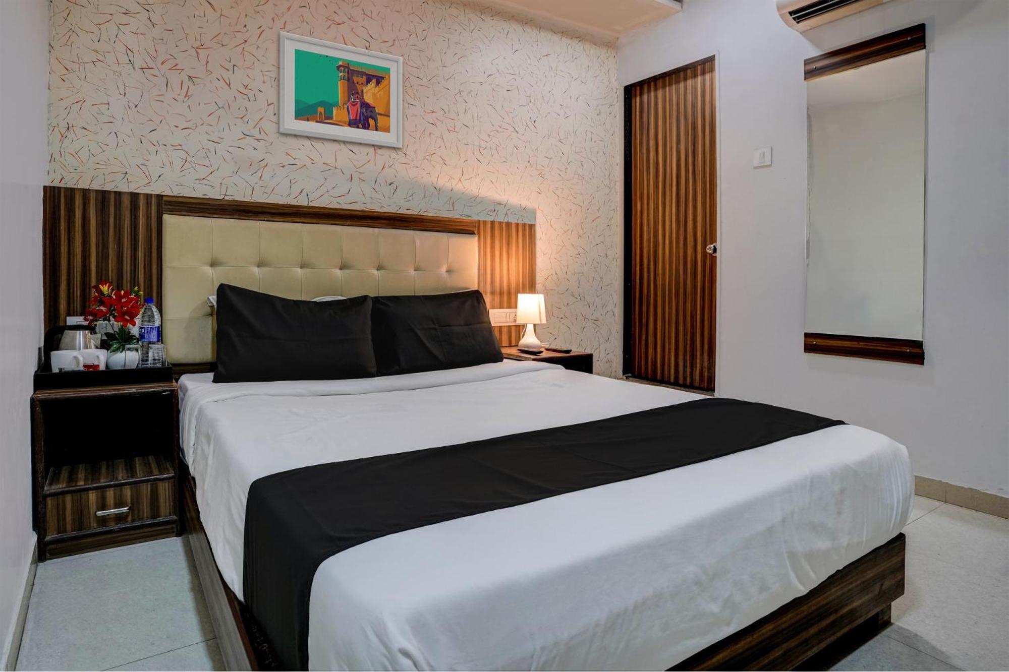 Oyo Hotel Blue Sapphire Residency Near Chhatrapati Shivaji International Airport 뭄바이 외부 사진