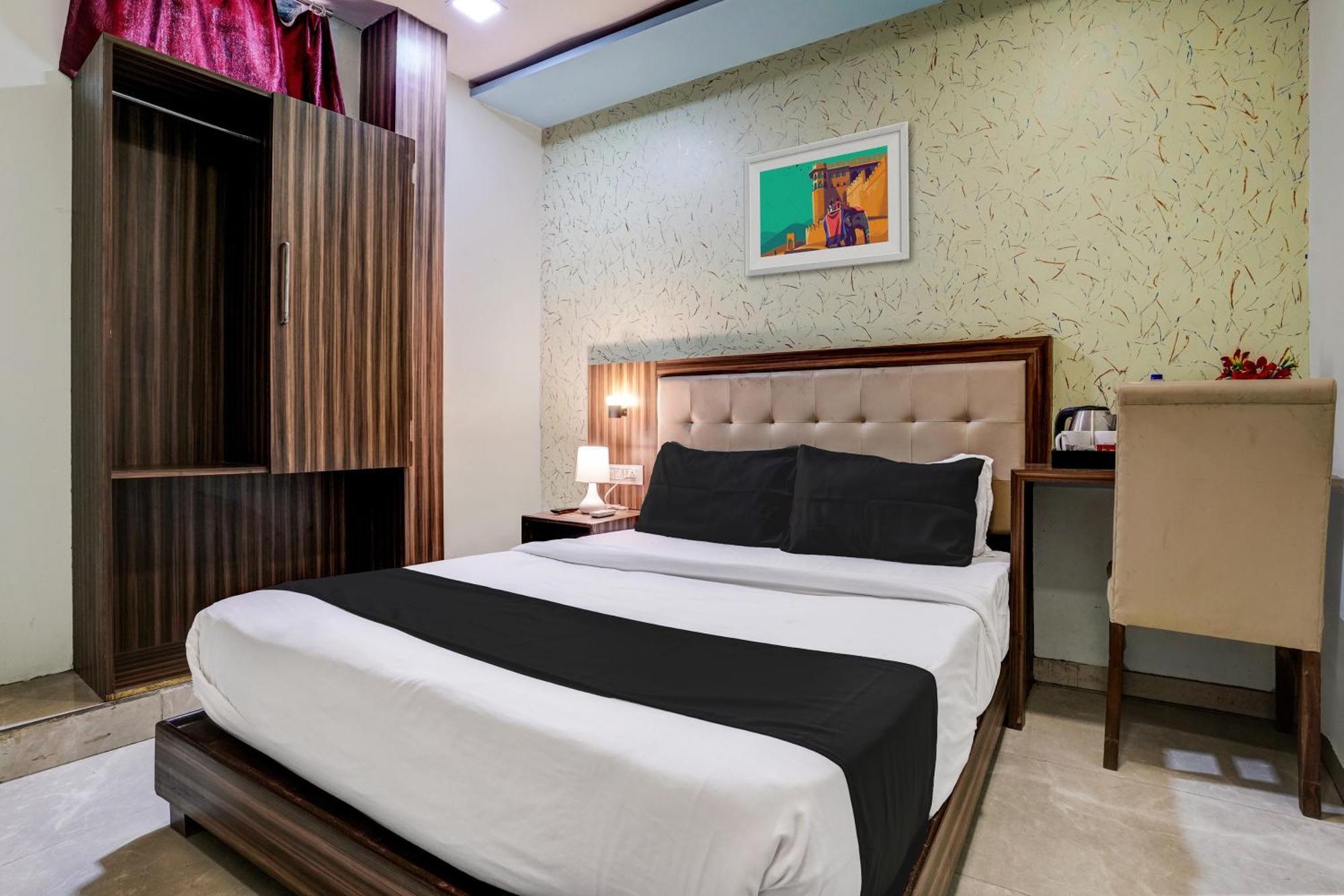 Oyo Hotel Blue Sapphire Residency Near Chhatrapati Shivaji International Airport 뭄바이 외부 사진